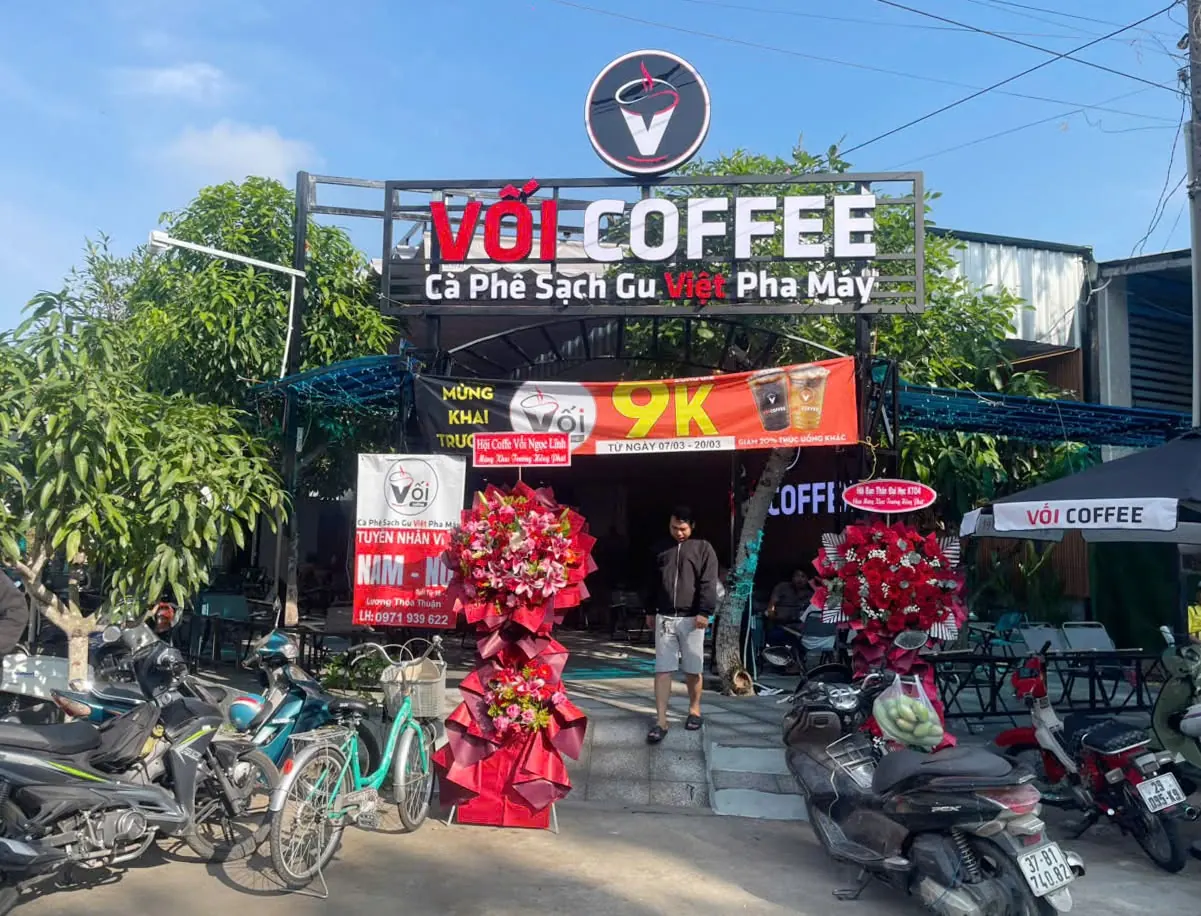 Mặt tiền quán Vối Coffee của anh Tuấn ngày khai trương
